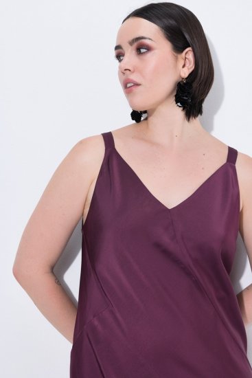 Ulla Popken 820341 Ærmeløs satinkjole med V-hals Vinrød - Aftenkjoler - Festkjoler i plus size