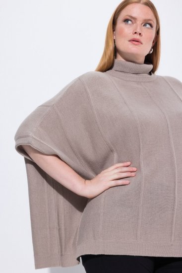Ulla Popken 844996 Ribstrikket merinoponcho med rullekrave Lysebrun - Ponchoer og capes - 
