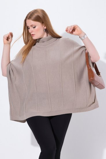 Ulla Popken 844996 Ribstrikket merinoponcho med rullekrave Lysebrun - Ponchoer og capes - 