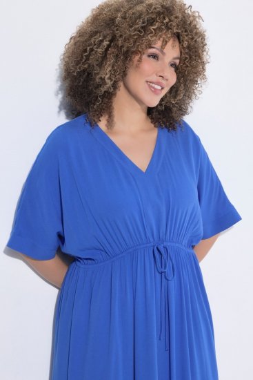 Ulla Popken 848224 Kortærmet maxikjole med V-hals Blå - Maxikjoler - Maxikjoler i plus size