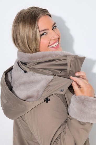 Ulla Popken 850509 Jakke i kunstpels Taupe - Jakker - Dame jakker i store størrelser