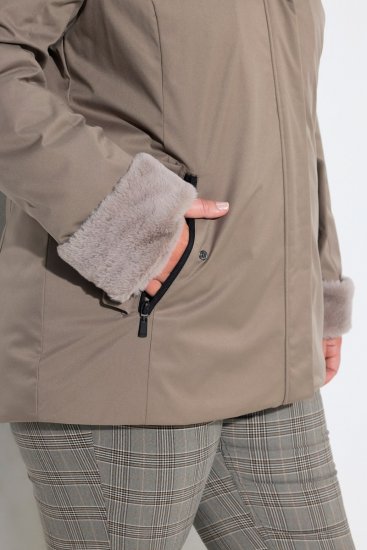 Ulla Popken 850509 Jakke i kunstpels Taupe - Jakker - Dame jakker i store størrelser