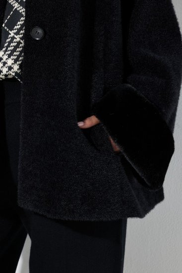 Ulla Popken 852644 Capejakke med kant i kunstpels Sort - Ponchoer og capes - 