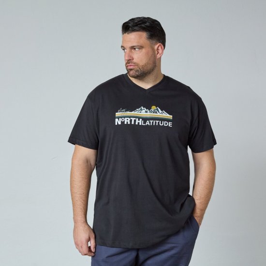 North Latitude Mountain T-Shirt V-Neck Sort - T-shirts - T-shirts i store størrelser - 2XL-14XL