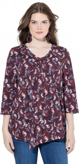 Ulla Popken Asymmetric Cowboy Boot Print Tee Dark Ruby - Trykte T-shirts til kvinder - 