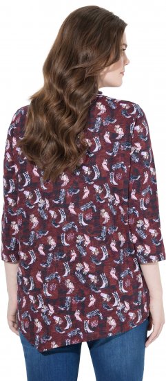 Ulla Popken Asymmetric Cowboy Boot Print Tee Dark Ruby - Trykte T-shirts til kvinder - 