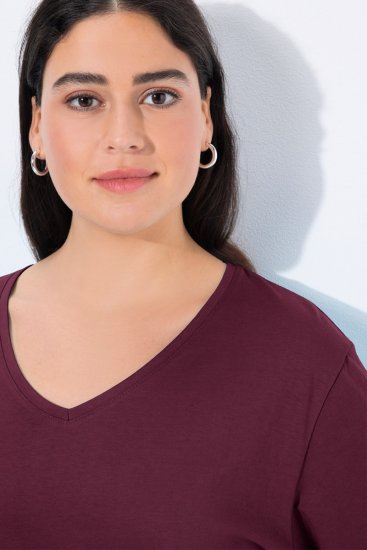 Ulla Popken Back To Basics V-Neck Relaxed Fit Cotton Tee Dark Berry - T-shirts - T-shirts til kvinder