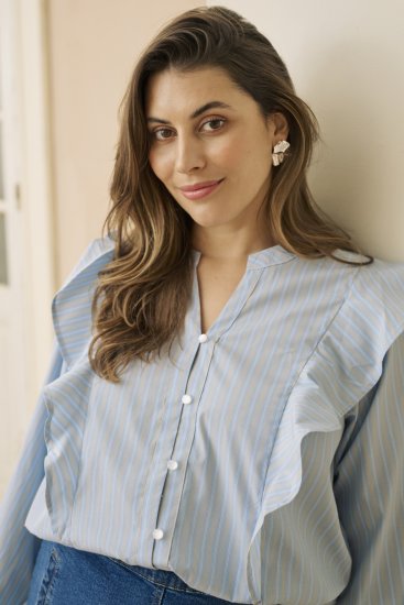 Kaffe Curve Lenia Flounce Shirt Powder Blue Stripe - Skjortebluser - 