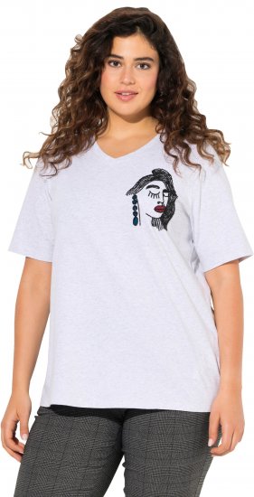 Ulla Popken Embroidered Face Motif Short Sleeve V-Neck Tee Light Grey Melange - Trykte T-shirts til kvinder - 