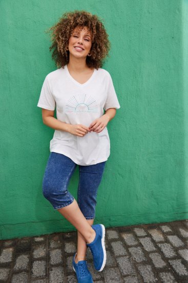Ulla Popken Embroidered Sunrise Lettering Tee Off-White - Trykte T-shirts til kvinder - 