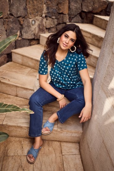 Ulla Popken Tile Print Short Sleeve Pleated Tee Teal - Trykte T-shirts til kvinder - Printede T-shirts til Damer